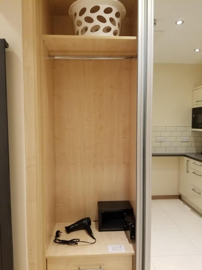 London Luxury Apartment 4 Bedroom Sleeps 12 People With 4 Bathrooms 1 Min Walk From Station Wanstead Dış mekan fotoğraf