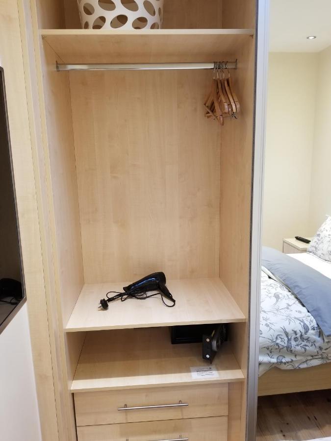 London Luxury Apartment 4 Bedroom Sleeps 12 People With 4 Bathrooms 1 Min Walk From Station Wanstead Dış mekan fotoğraf