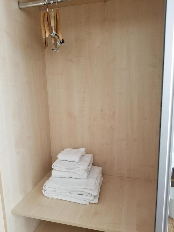 London Luxury Apartment 4 Bedroom Sleeps 12 People With 4 Bathrooms 1 Min Walk From Station Wanstead Dış mekan fotoğraf