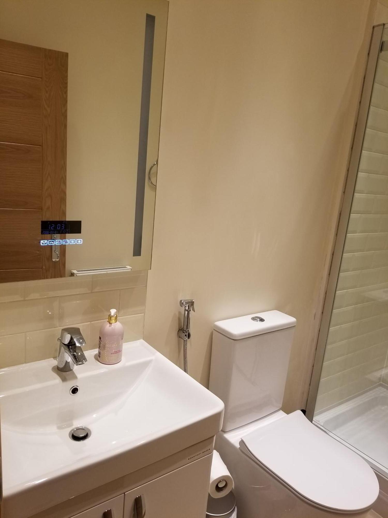 London Luxury Apartment 4 Bedroom Sleeps 12 People With 4 Bathrooms 1 Min Walk From Station Wanstead Dış mekan fotoğraf