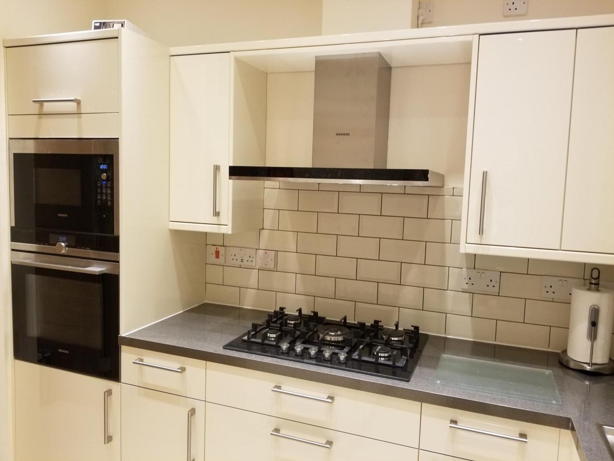 London Luxury Apartment 4 Bedroom Sleeps 12 People With 4 Bathrooms 1 Min Walk From Station Wanstead Dış mekan fotoğraf