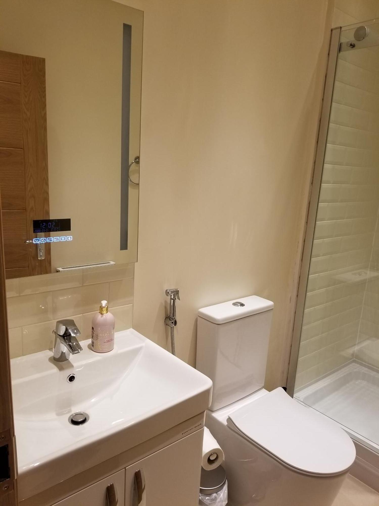 London Luxury Apartment 4 Bedroom Sleeps 12 People With 4 Bathrooms 1 Min Walk From Station Wanstead Dış mekan fotoğraf