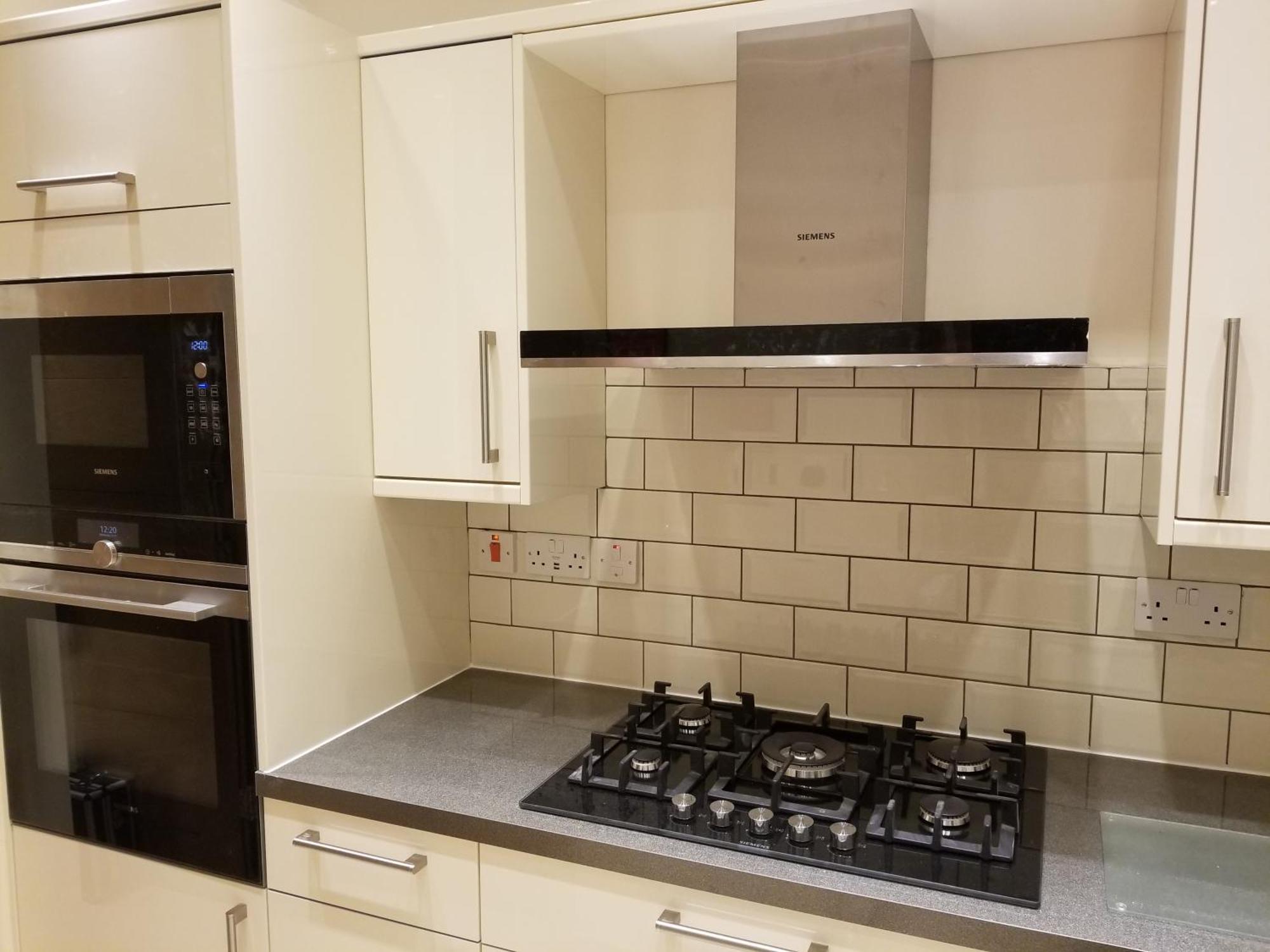 London Luxury Apartment 4 Bedroom Sleeps 12 People With 4 Bathrooms 1 Min Walk From Station Wanstead Dış mekan fotoğraf